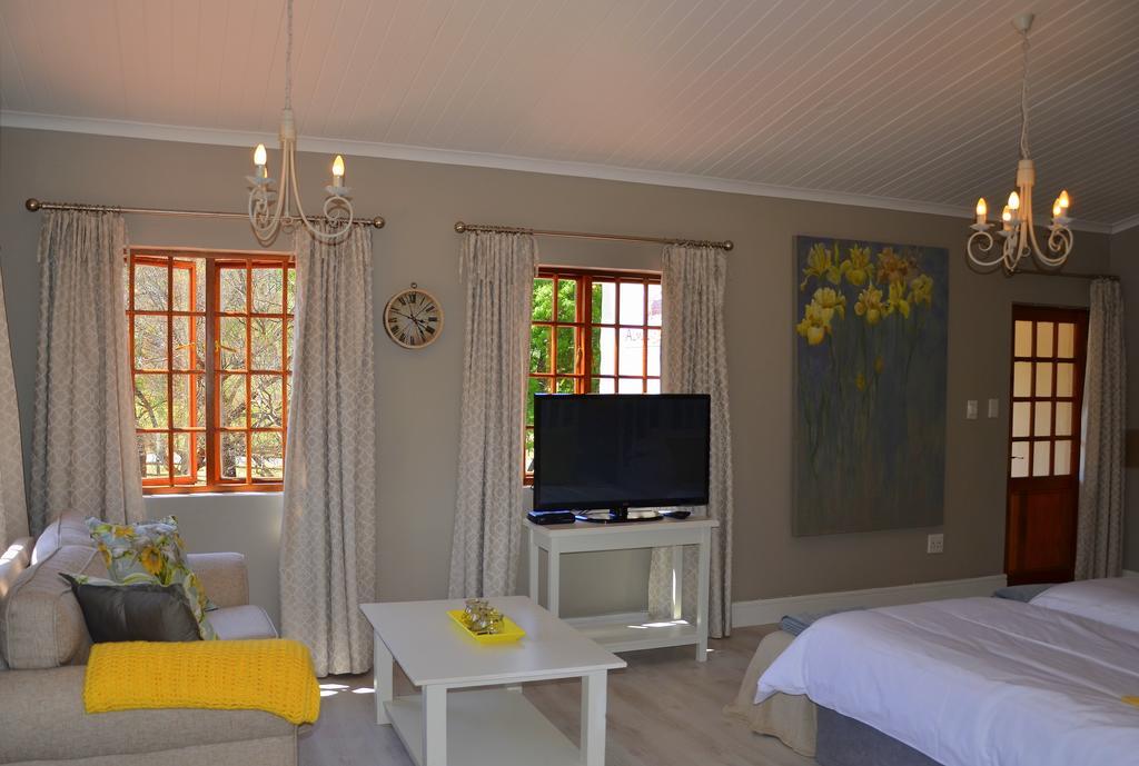 By The Way Guesthouse Clarens Szoba fotó